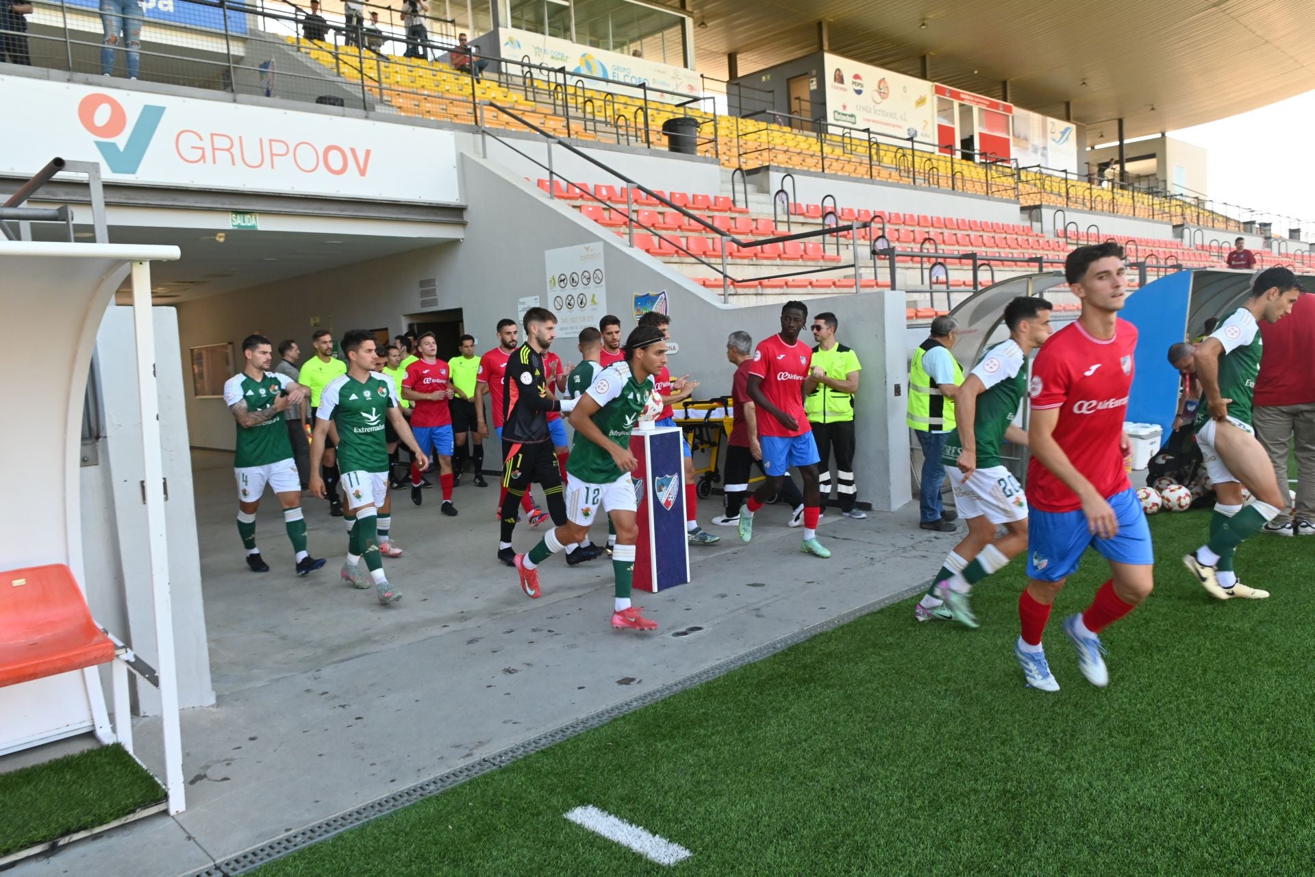 Los últimos minutos del Estepona ante el Cacereño, en imágenes