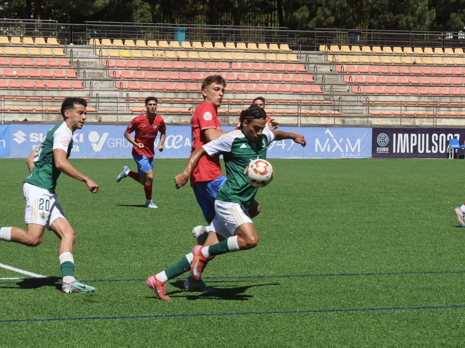 Los últimos minutos del Estepona ante el Cacereño, en imágenes