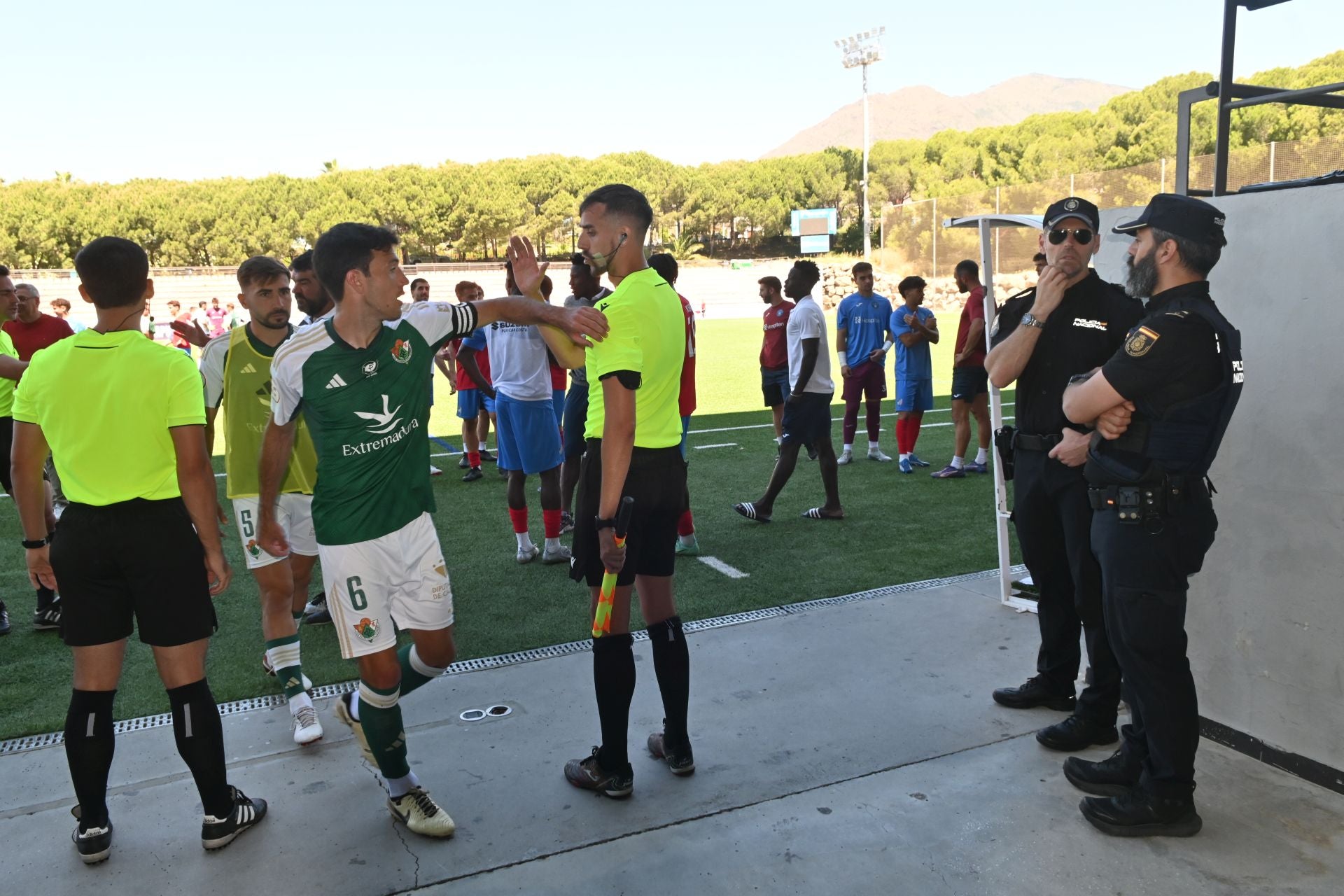 Los últimos minutos del Estepona ante el Cacereño, en imágenes