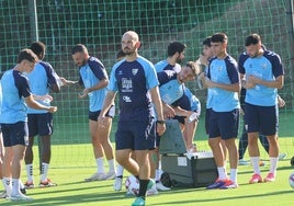 Julio Rodríguez, el preparador físico del Málaga, en un entrenamiento de pretemporada en Marbella.