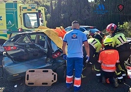 Dos heridos de gravedad tras chocar dos turismos en la A-7 a la altura de Vélez-Málaga