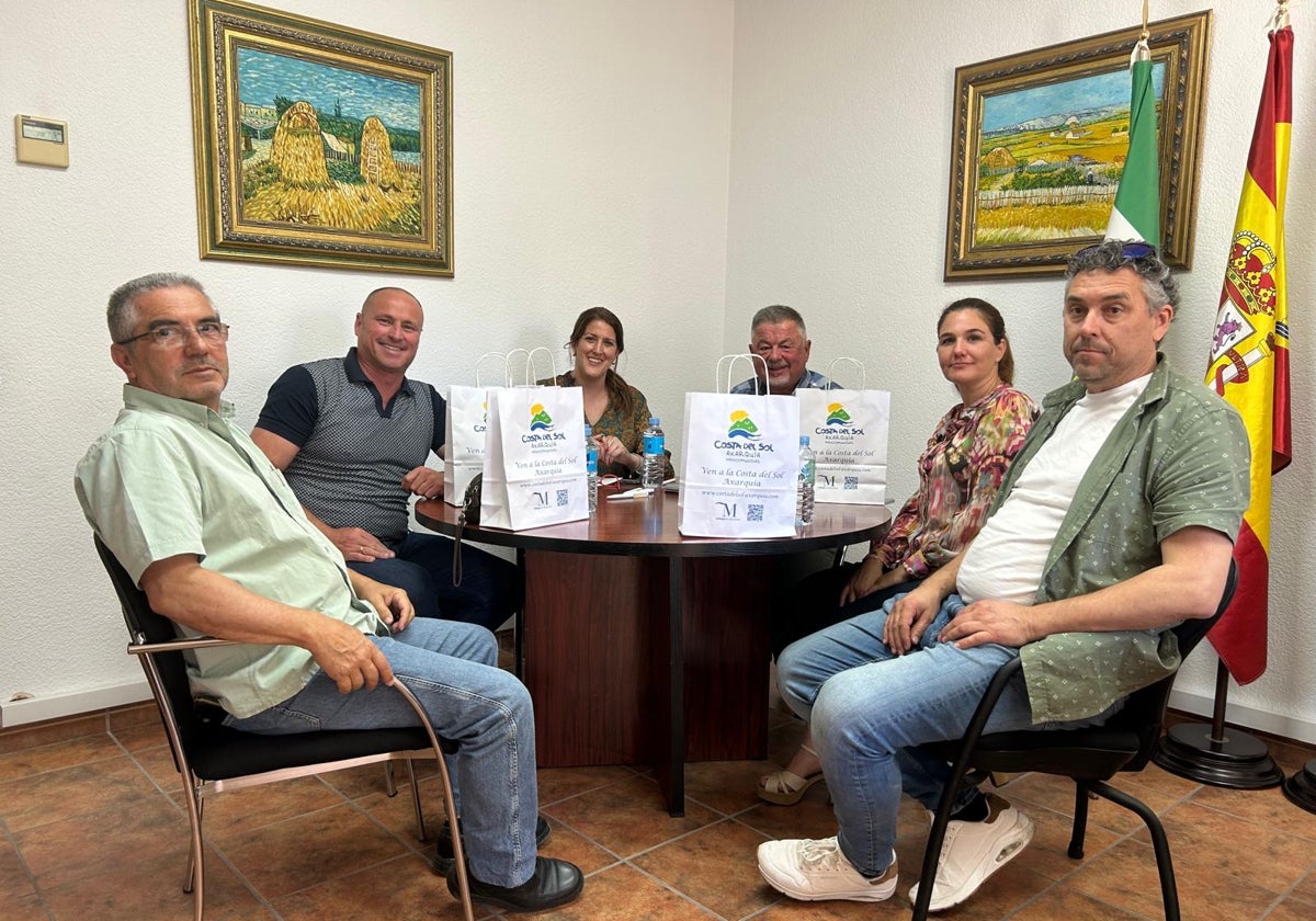 La Axarquía se alía con los chiringuitos para potenciar su promoción turística
