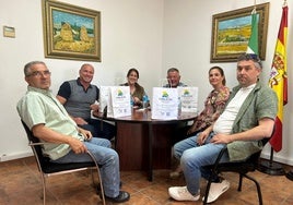 Reunión de trabajo entre los representantes de los chiringuitos y la Mancomunidad Oriental.