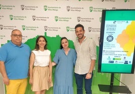 Acto de presentación de la exposición en el Ayuntamiento veleño.