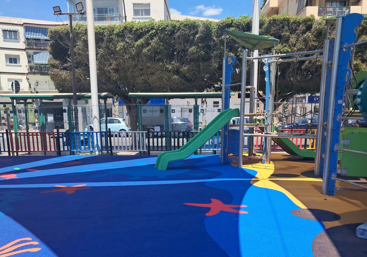 Rincón de la Victoria renueva el parque infantil del Paseo Marítimo