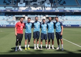 Alfonso Herrero, Murillo, Álex Pastor, Larrubia, Galilea y Nelson, sobre el césped de La Rosaleda.