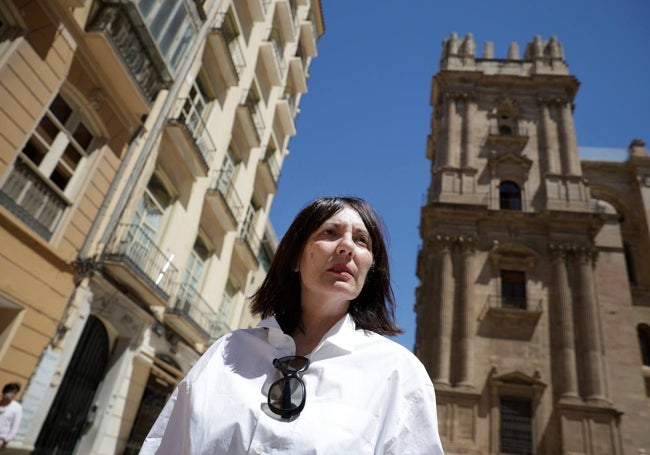 La escritora lleva a su novela el Bazar Aladino, que se encontraba frente a su casa en Torremolinos.