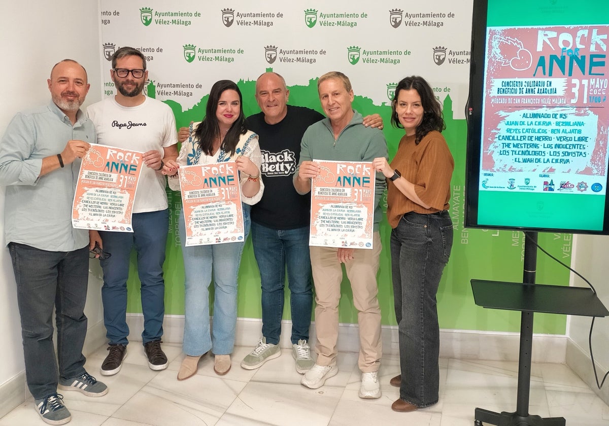 Acto de presentación de la iniciativa solidaria en el Ayuntamiento veleño.