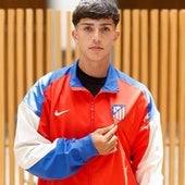 Guille Trujillano, en las instalaciones del Atlético de Madrid después de firmar su primer contrato profesional con el club rojiblanco.