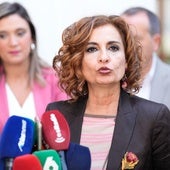 María Jesús Montero aterriza en el Parlamento andaluz