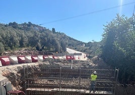 Primera fase de las obras en la MA-6101 en la localidad de Villanueva de Algaidas.