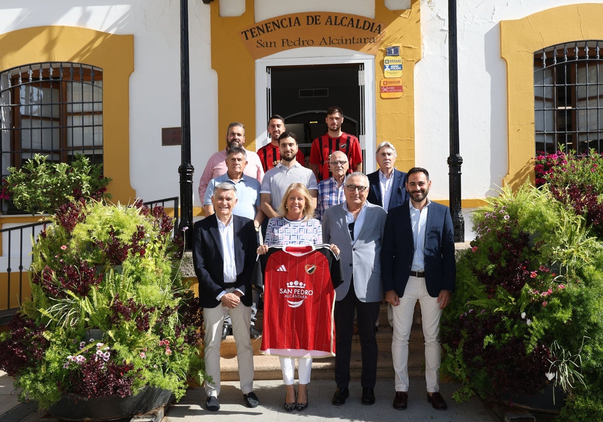 La alcaldesa recibe a la UD San Pedro tras su ascenso a Tercera RFEF