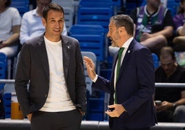 Dani Miret e Ibon Navarro, charlando antes del comienzo del partido.