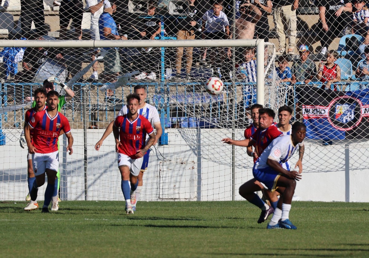 El Torre del Mar quiere golpear primero en la eliminatoria ante el Real Jaén