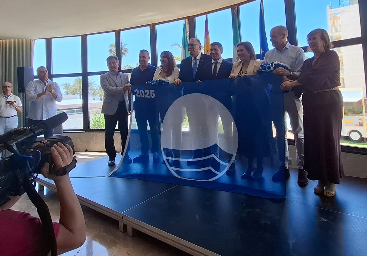 Entrega de banderas azules en el Hotel Pez Espada.