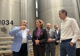 Montero, en su visita a Dcoop.