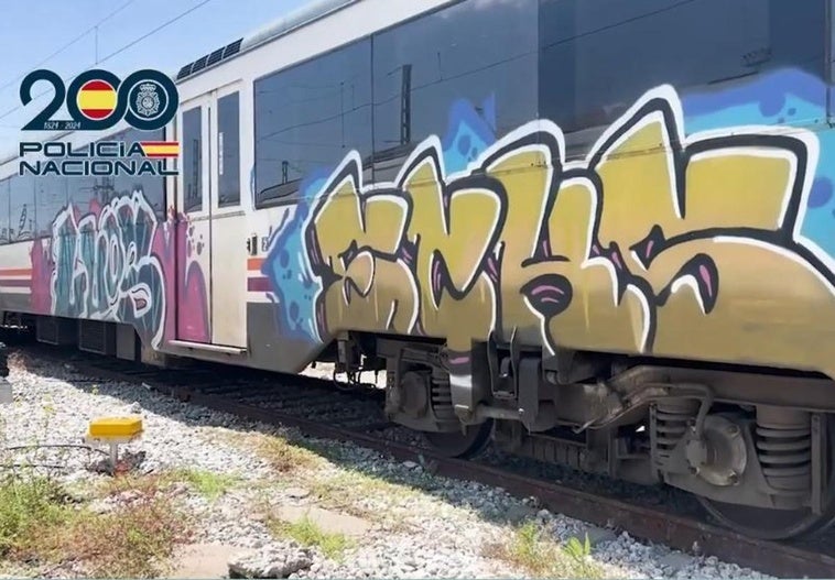 Imagen de archivo de un grafiti en un tren.