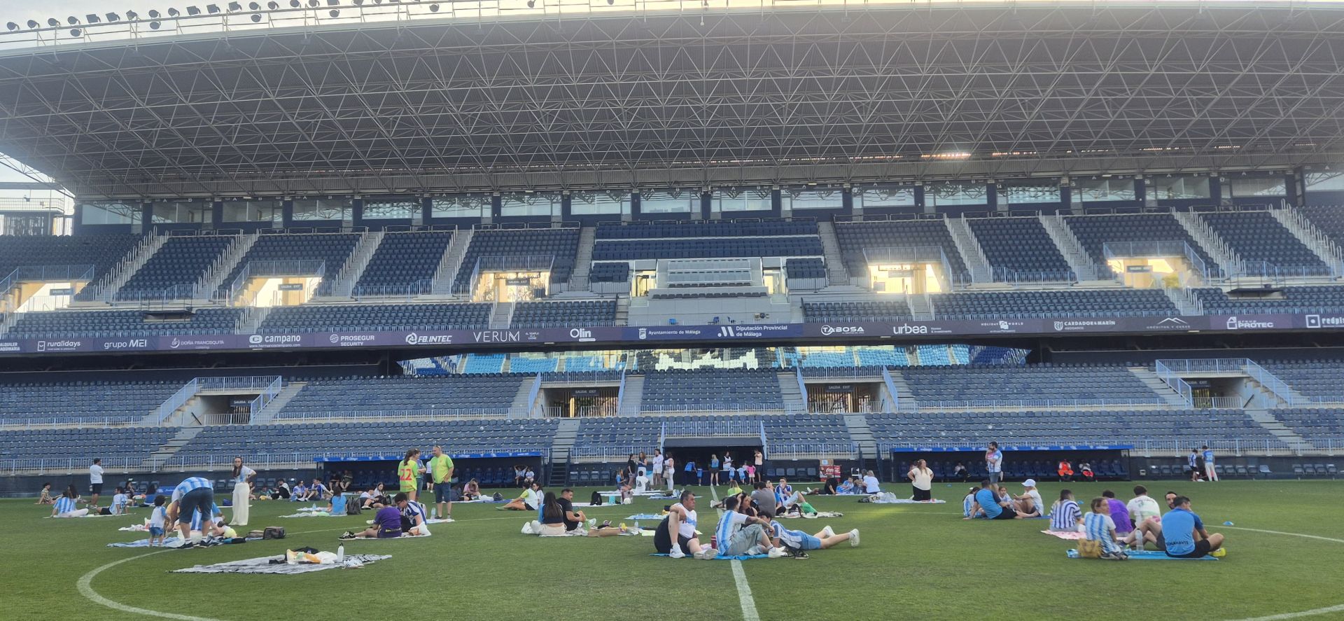 El Málaga organiza un pícnic para un centenar de abonados malaguistas