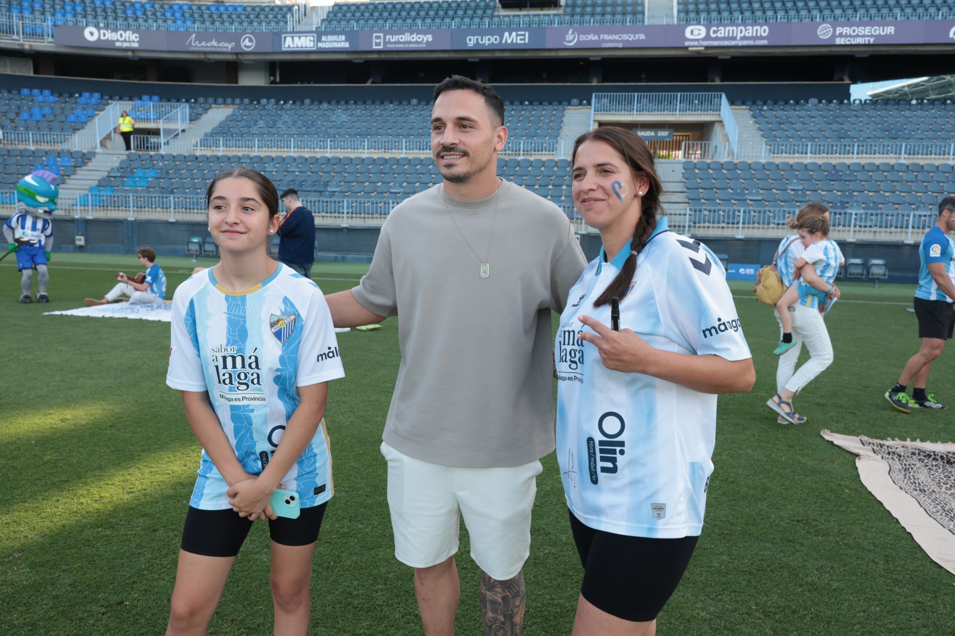 El Málaga organiza un pícnic para un centenar de abonados malaguistas