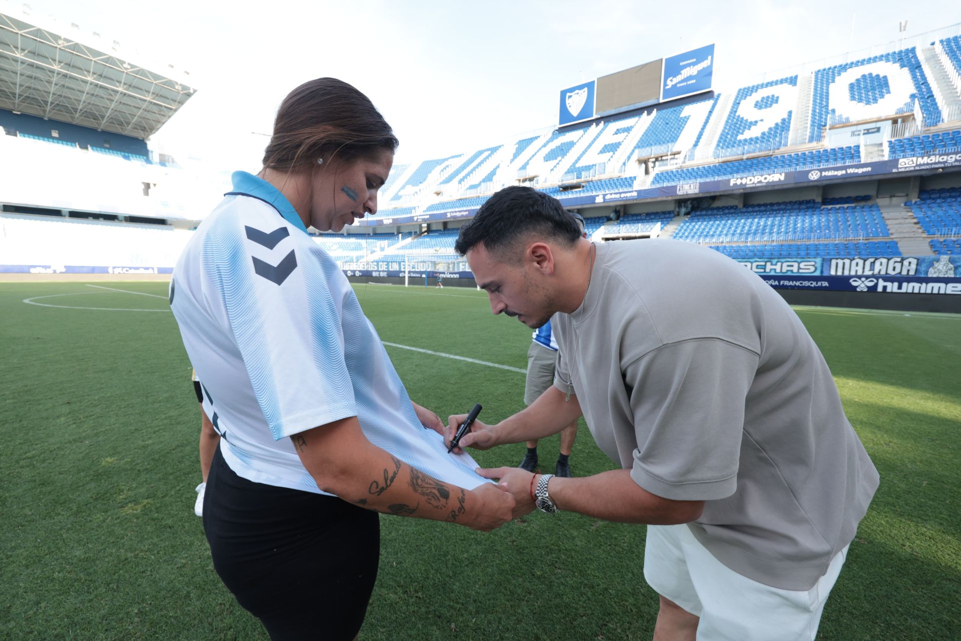 El Málaga organiza un pícnic para un centenar de abonados malaguistas