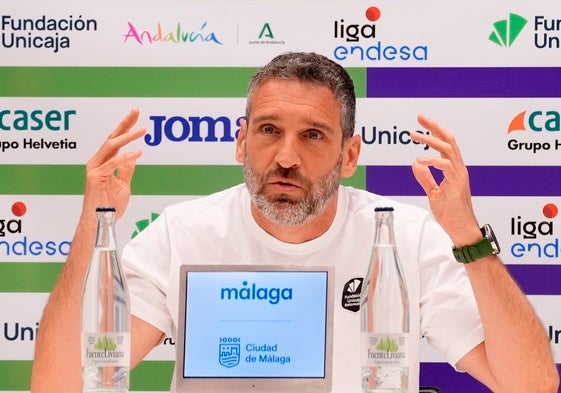 Ibon Navarro, durante la rueda de prensa que ofreció esta mañana.