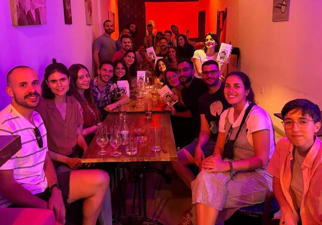 Reunión de un club de lectura en el Kipfer and Lover, en Málaga.