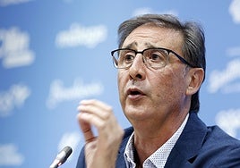 Loren Juarros, durante la comparecencia de este martes en La Rosaleda.