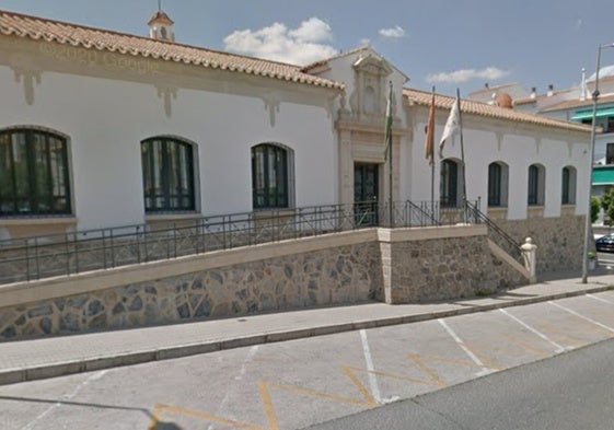 Prende fuego de madrugada a un cortijo en Antequera con los inquilinos dentro: se despiertan por el olor a humo y a gasolina