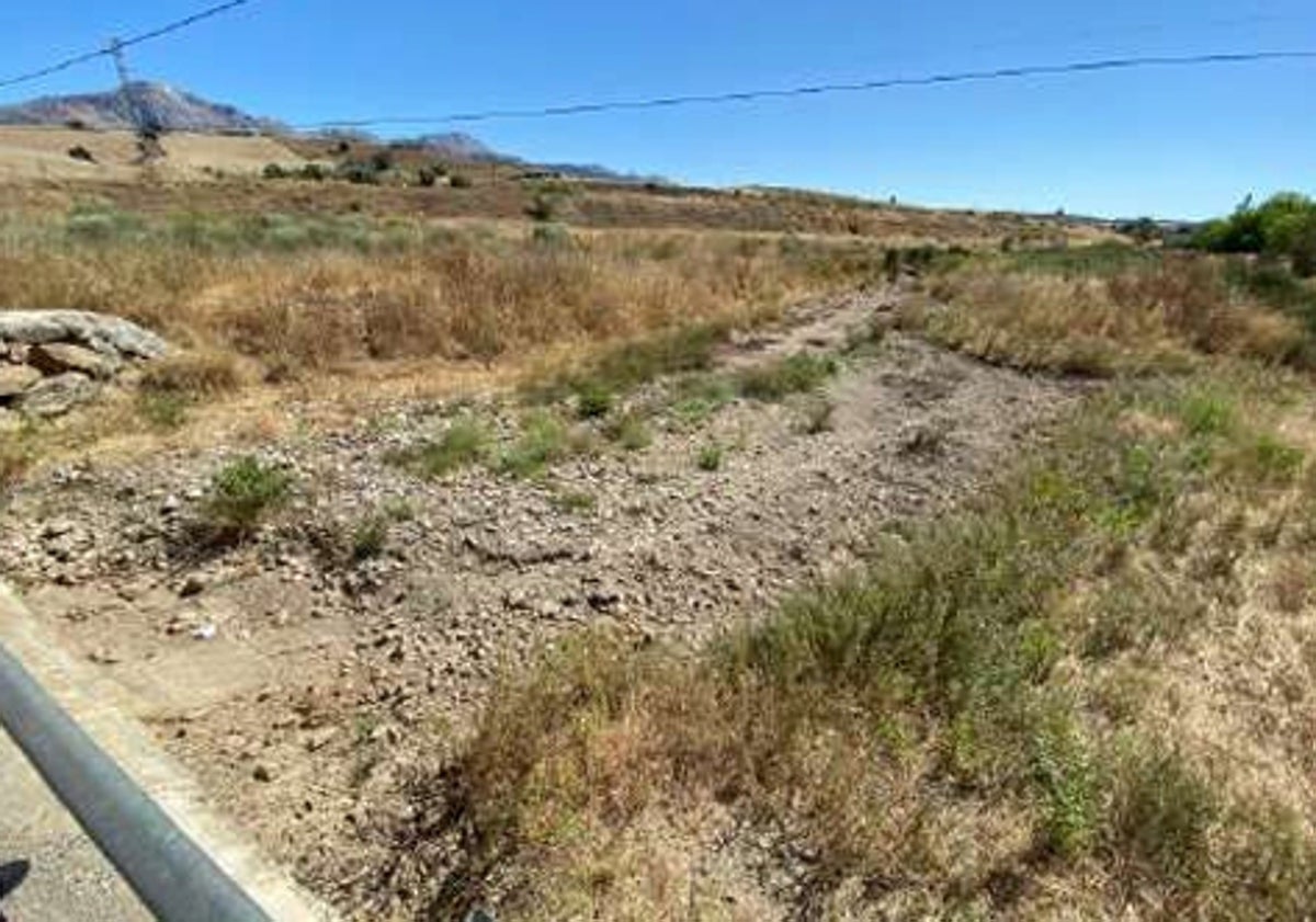 Imagen principal - Las obras de ampliación del acceso al Alcaide en Casabermeja comenzarán a finales de junio