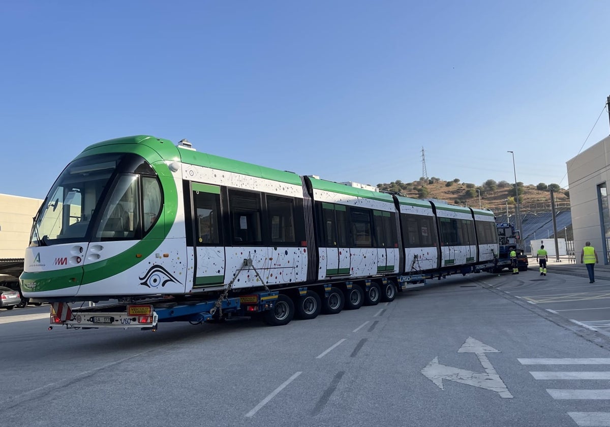 Llegada de la nueva composición del metro al recinto de talleres y cocheras.