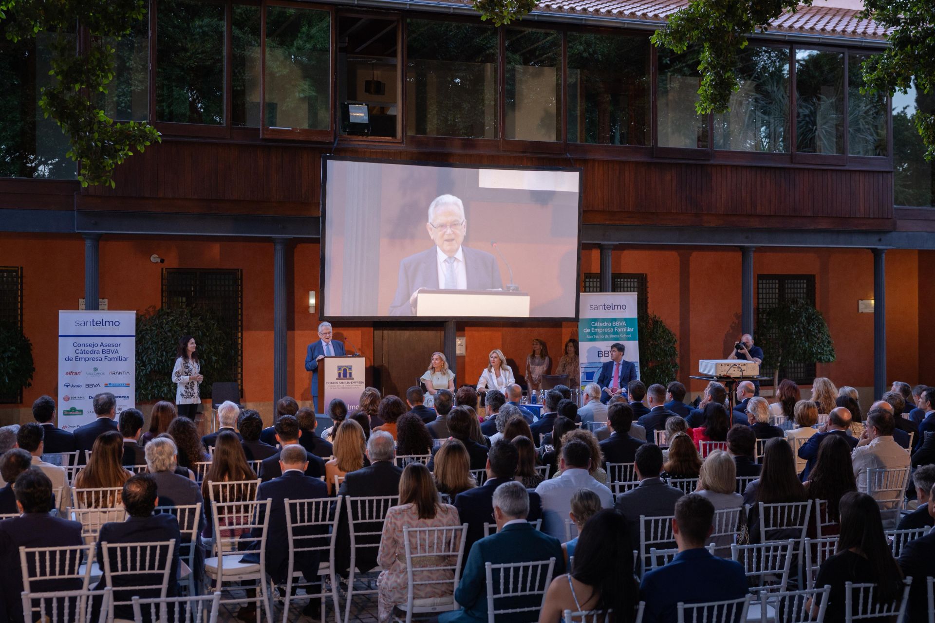Entrega de los Premios Familia Empresa - Cátedra BBVA de Empresa Familiar de San Telmo Business School, en imágenes