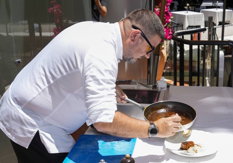 Dani García elaboró parpatana guisada con jugo de carne.