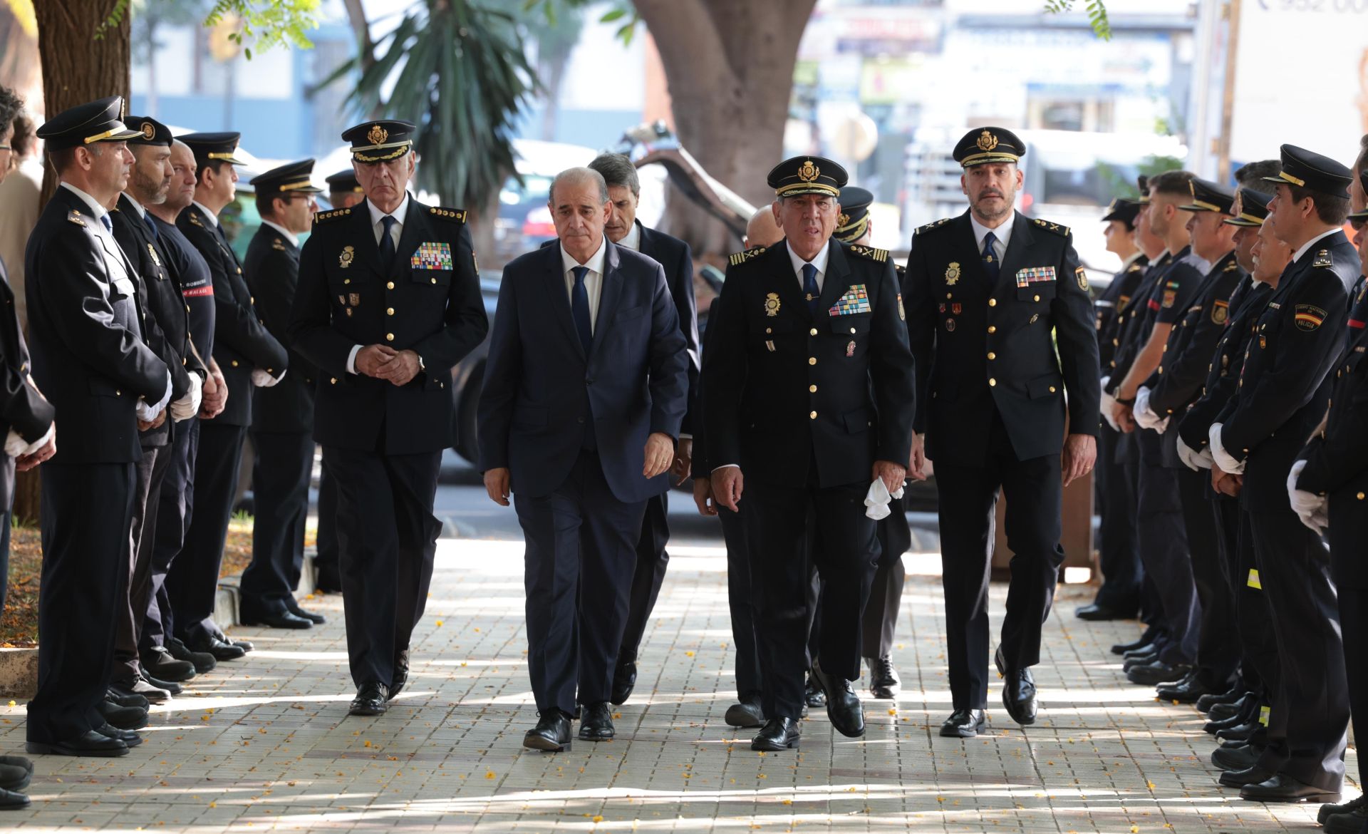El adiós de la Policía a Antonio: la Comisaría recibe su féretro para imponerle la medalla roja