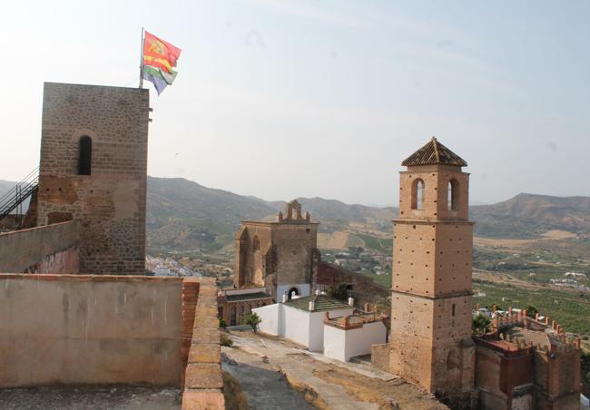 En el centro, la capilla del Nazareno, y a ambos lados, las dos torres que se conservan.