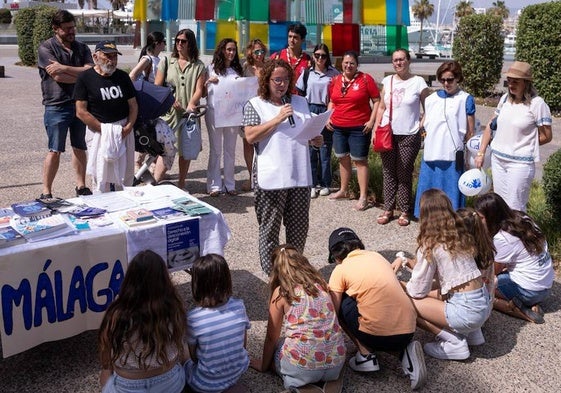 Lectura del manifiesto por la desconexión digital a cargo de la portavoz Ana Marín.