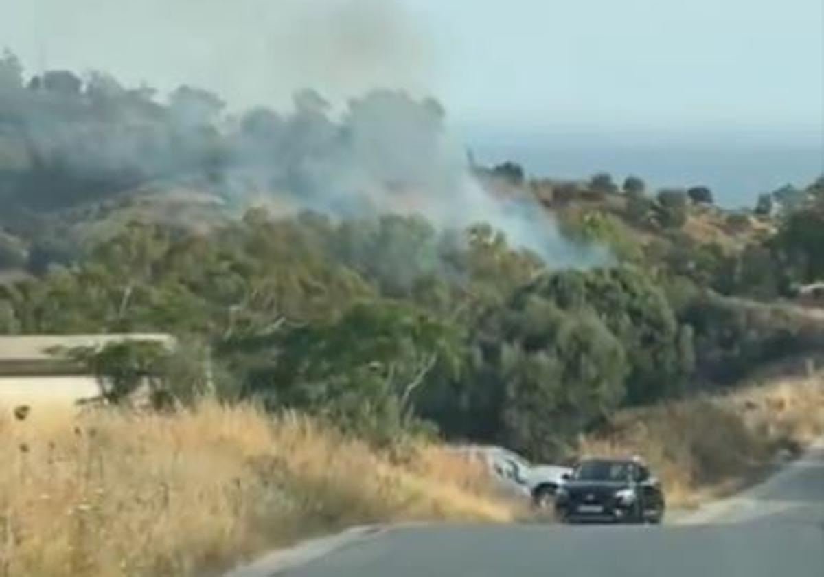 Extinguido el incendio forestal declarado en El Chaparral, en Mijas