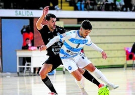 Davilillo, en el duelo de fase regular en casa ante el O Parrulo.