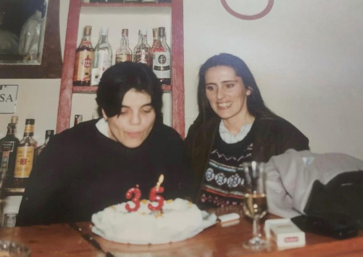 Imagen secundaria 1 - El album de fotos del local se nutre de estampas que van desde los 80 hasta los dos mil.