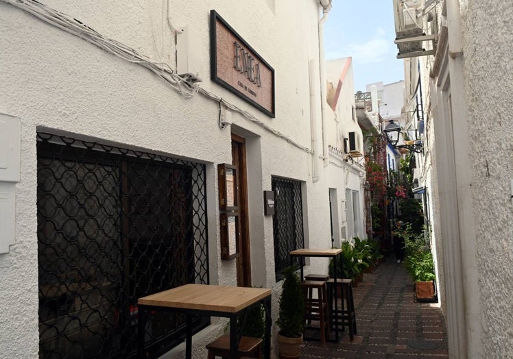Exterior del restaurante, en la estrecha calle San Lázaro.