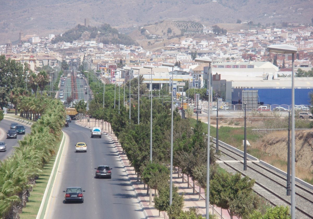 Imagen del casco urbano veleño con la avenida Juan Carlos I en primer término.
