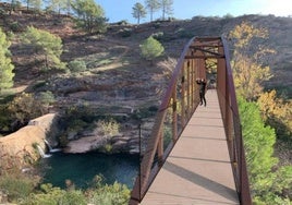 Recreación del puente de madera.