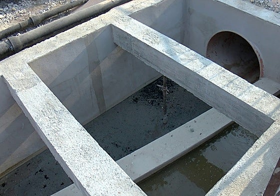 El aliviadero pluvial que se ubica junto al antiguo cine María Cristina.