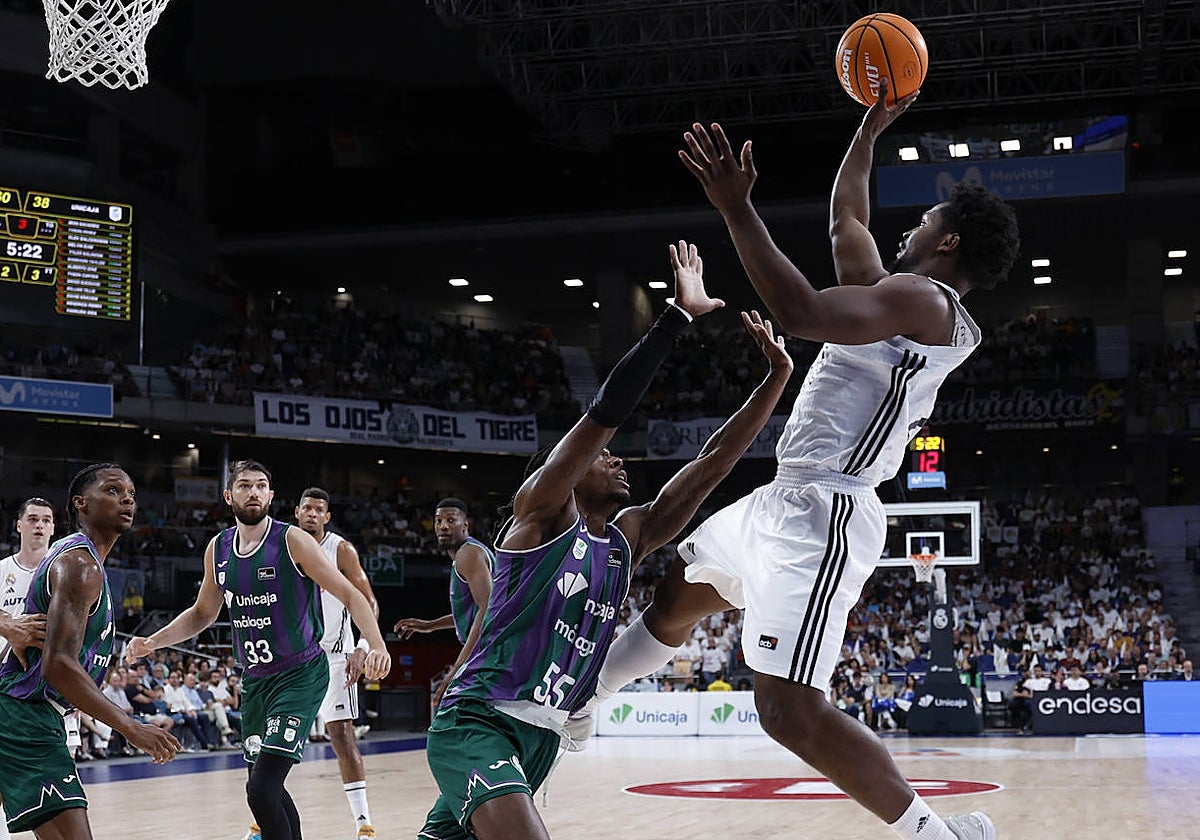 Perry intenta evitar el lanzamiento de Feliz.