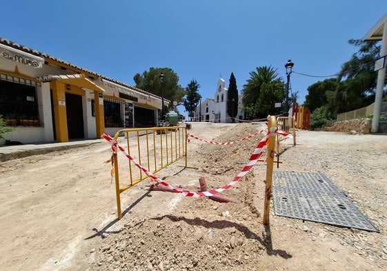 Vista del estado actual de las obras en los accesos a la iglesia.