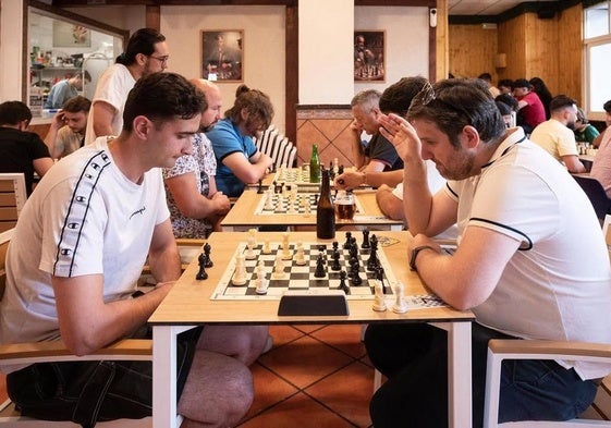 Todos los jueves a partir de las 19 horas se celebran los 'Chess and Beers'.