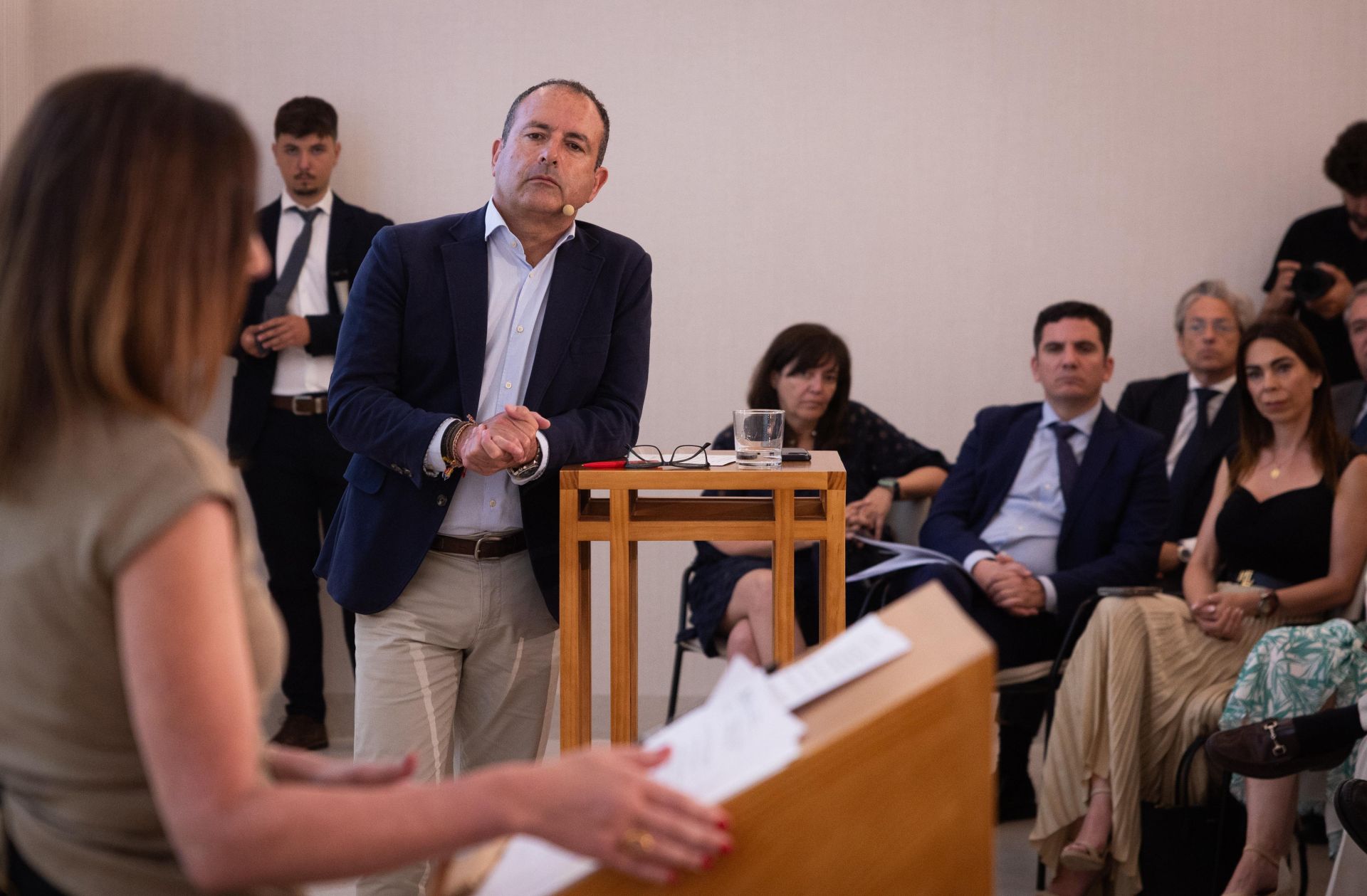 Coloquio entre la consejera de Fomento, Rocío Díaz, con el director de SUR, Manolo Castillo