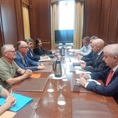 Reunión entre los vecinos de la Junta de los Caminos y el subdelegado del Gobierno.