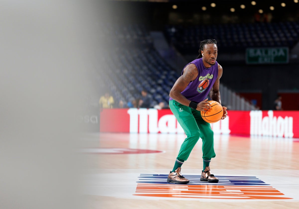 Perry, calentando en la pista del Movistar Arena antes del segundo partido.