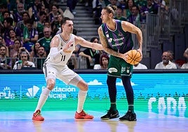 Osetkowski, en una jugada del partido.