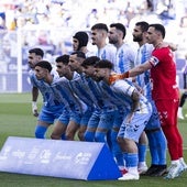 Un once malaguista de esta campaña, ante el Córdoba, con Luismi, Chupete, Álex Pastor, Galilea, Alfonso Herrero (de pie), Puga, Larrubia, Lobete, Manu Molina, Kevin y Dani Sánchez (abajo).